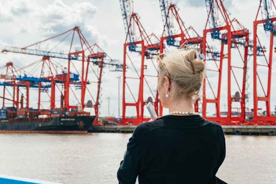 Hamburg: 1-Hour Harbor Sightseeing Cruise with HafenCity - Comfort, food, weather, and seating