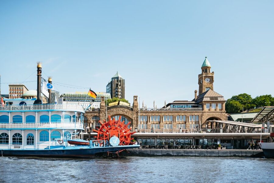 Hamburg: 1-Hour Harbor Sightseeing Cruise with HafenCity - St. Pauli and the first views across the Elbe