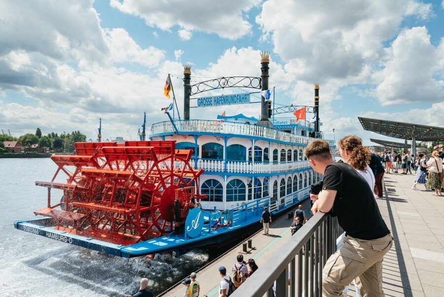 Hamburg: 1-Hour Harbor Sightseeing Cruise with HafenCity - Speicherstadt depends on water levels