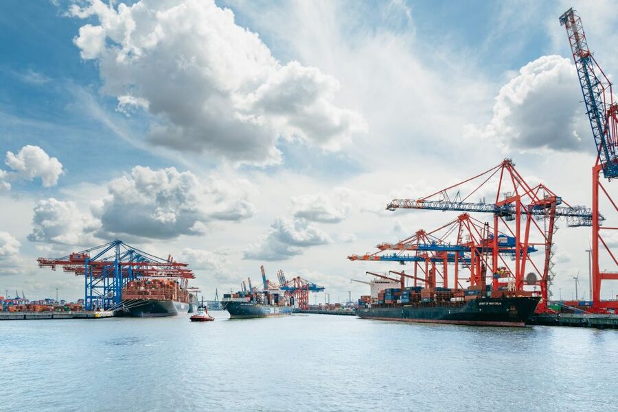 Hamburg: 1-Hour Harbor Sightseeing Cruise with HafenCity - German commentary and the audio guide