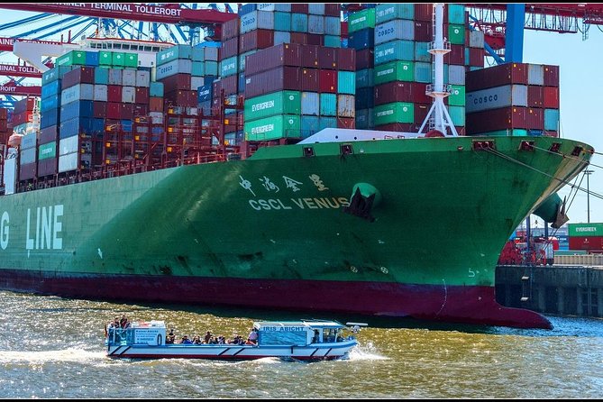 Hamburg: 1-hour harbor tour - Start at the St. Pauli Landungsbrücken