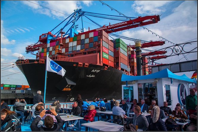 Hamburg: 1-hour harbor tour - Landungsbrücken, Fish Market, and the Elbe