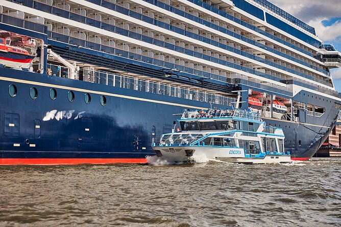 Hamburg: 1-hour harbor tour - The Old Elbe Tunnel and Hamburg’s Musical Scene