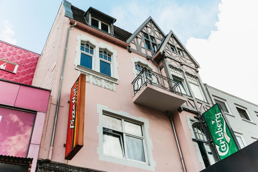 Hamburg: 2.5-Hour Beatles Music Tour - The local pub performance