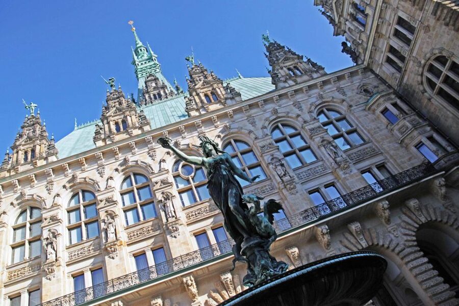 Hamburg: 2.5-Hour Discovery Tour - The Elbphilharmonie and the modern city