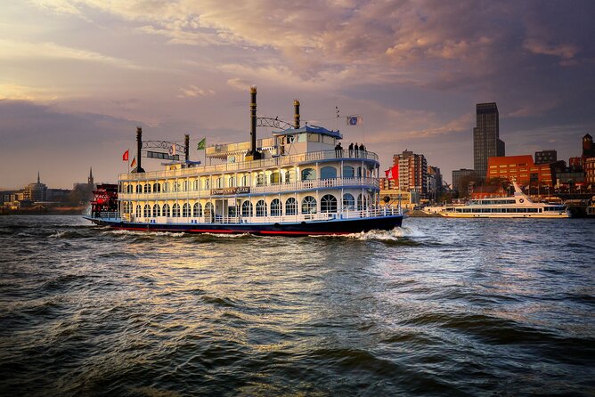 Hamburg 2-hour harbor tour on the beautiful Elbe - What this Elbe cruise is really about