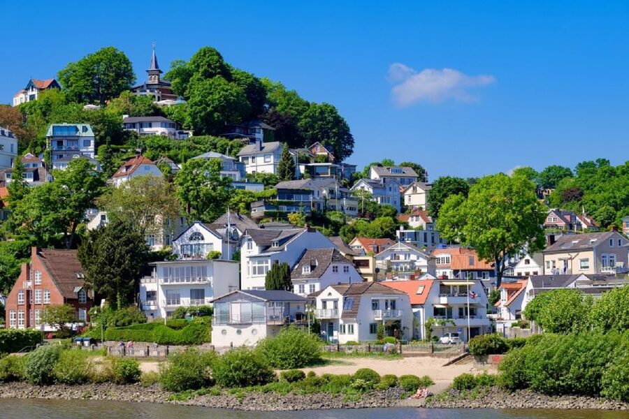 Hamburg: 2-Hour Sightseeing Cruise to Blankenese - What this Hamburg cruise is really about