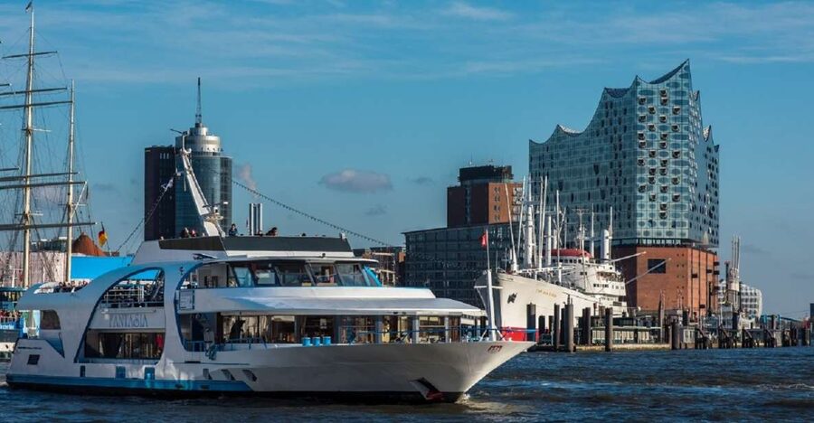 Hamburg: 2-Hour Sightseeing Cruise to Blankenese - St. Pauli Piers and the Fish Market