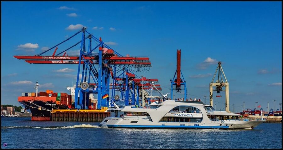 Hamburg: 2-Hour Sightseeing Cruise to Blankenese - Boarding at Landungsbrücken Bridge 1