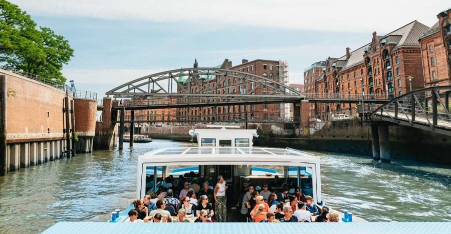 Hamburg: 2-Hour XXL Port of Hamburg Cruise Tour - From St. Pauli Piers into the working harbor