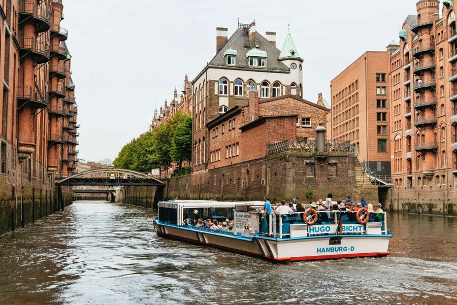 Hamburg: 2-Hour XXL Port of Hamburg Cruise Tour - HafenCity and the Elbphilharmonie from the river