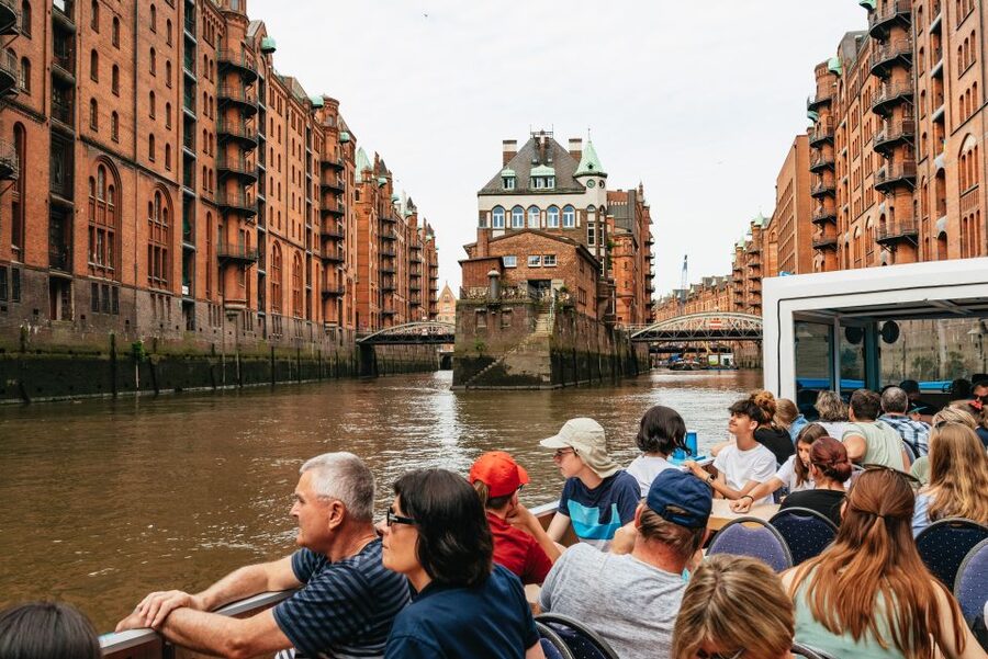 Hamburg: 2-Hour XXL Port of Hamburg Cruise Tour - Locks, container cranes, and giant ships