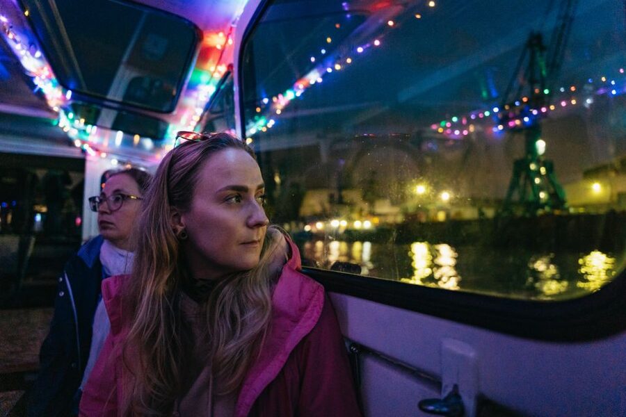 Hamburg: 90-Minute Evening Lights Harbor Cruise - What the 90 minutes feel like onboard