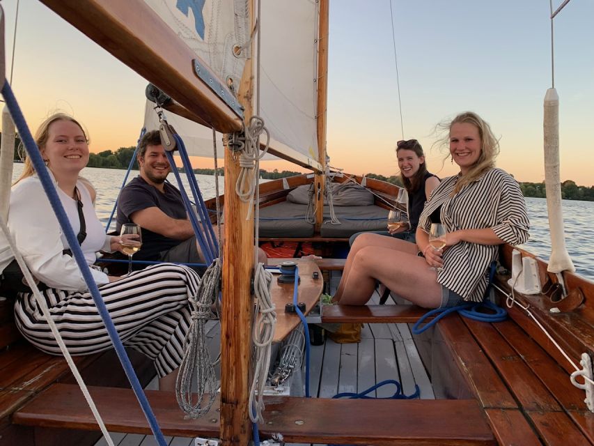 Hamburg: Alster River Sailboat Tour with Sundowner - A quiet hour on Hamburg’s Outer Alster