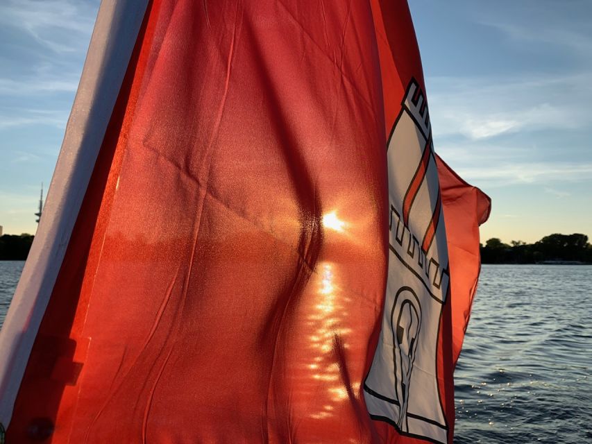 Hamburg: Alster River Sailboat Tour with Sundowner - How to make the most of the hour