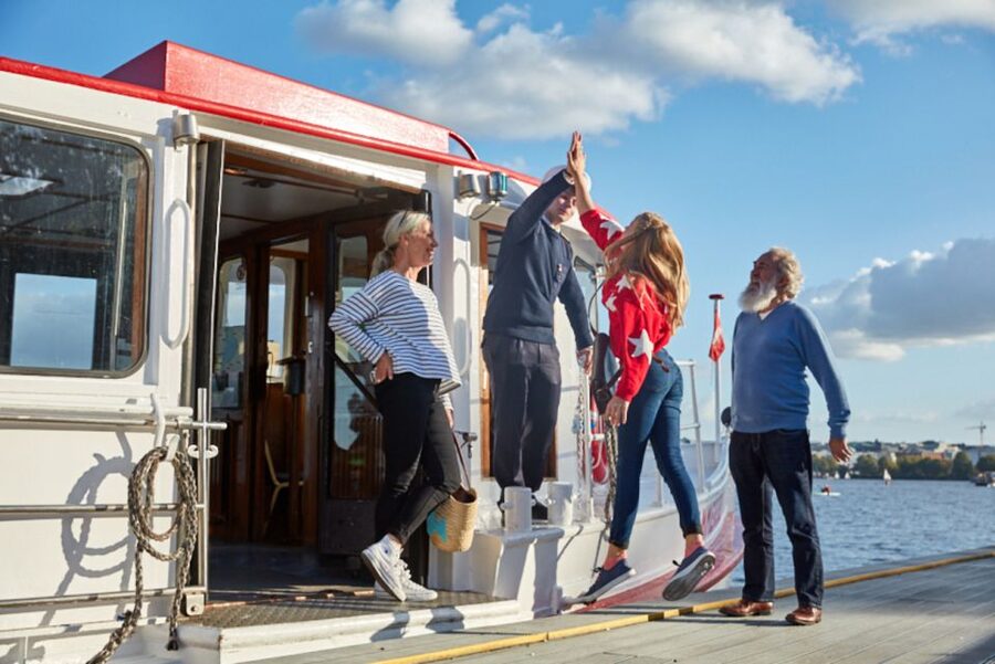 Hamburg: City Cruise on Alster Lake - Who will enjoy this Hamburg boat ride?