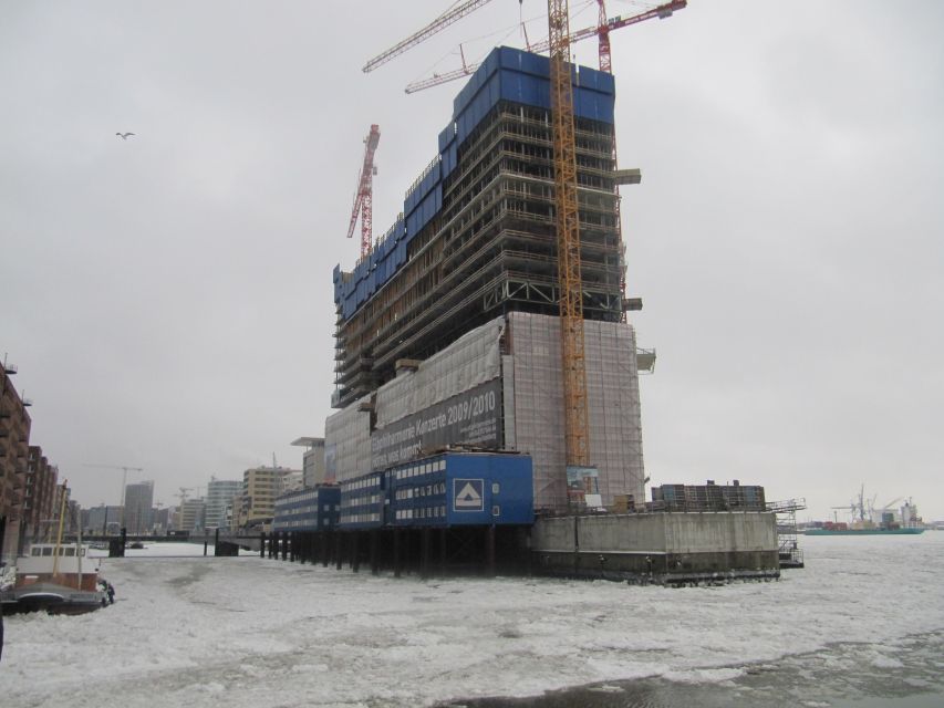 Hamburg: City Tour by Bike with Elbphilharmonie - From the Gängeviertel to the City Hall