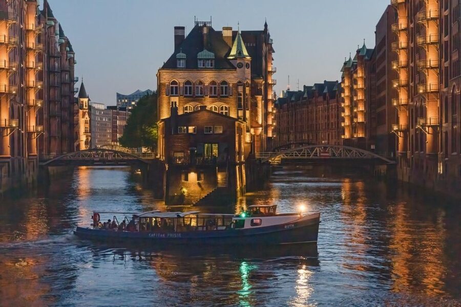 Hamburg Combi: 1,5h Evening Cruise & 2h Reeperbahn Tour - Five things to know before you book