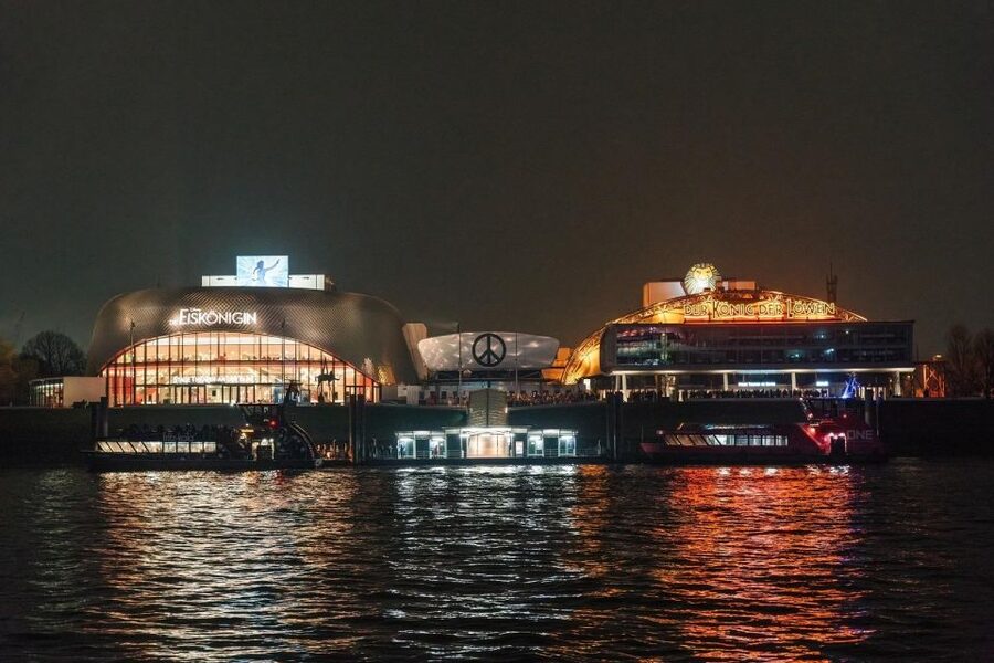 Hamburg Combi: 1,5h Evening Cruise & 2h Reeperbahn Tour - Two very different evenings in Hamburg