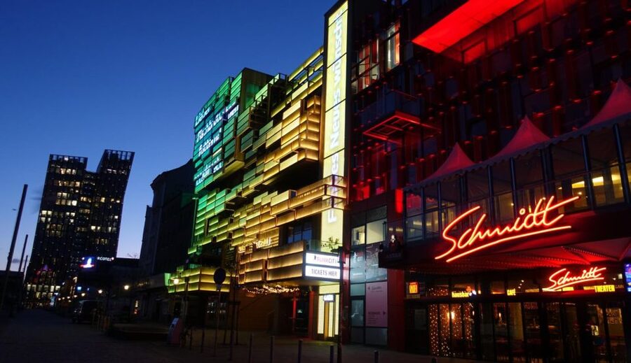 Hamburg Combi: 1,5h Evening Cruise & 2h Reeperbahn Tour - Should you book the Hamburg Combi?