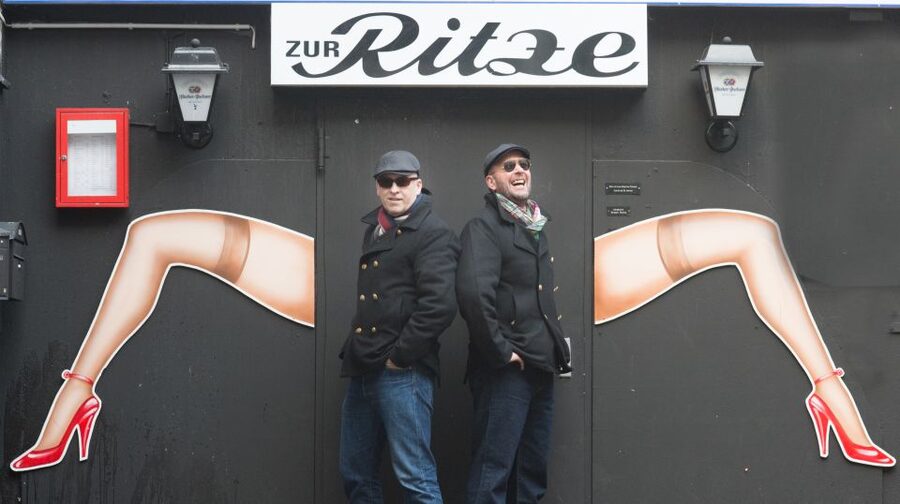Hamburg: Die große Reeperbahn Tour mit den Kiezjungs - Walking the Reeperbahn toward Nobistor