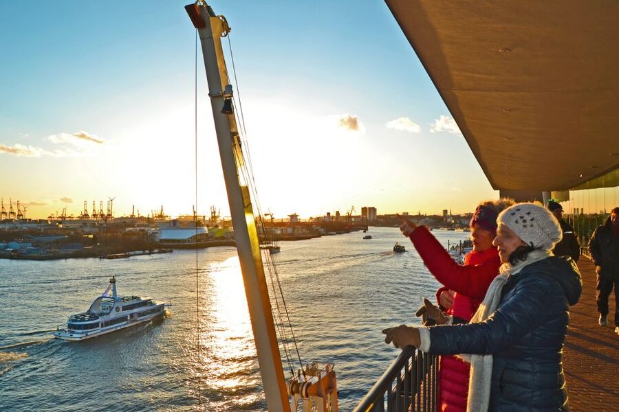 Hamburg: Elbphilharmonie Plaza, Highlights & Surroundings - Riding the Elbphilharmonie Tube