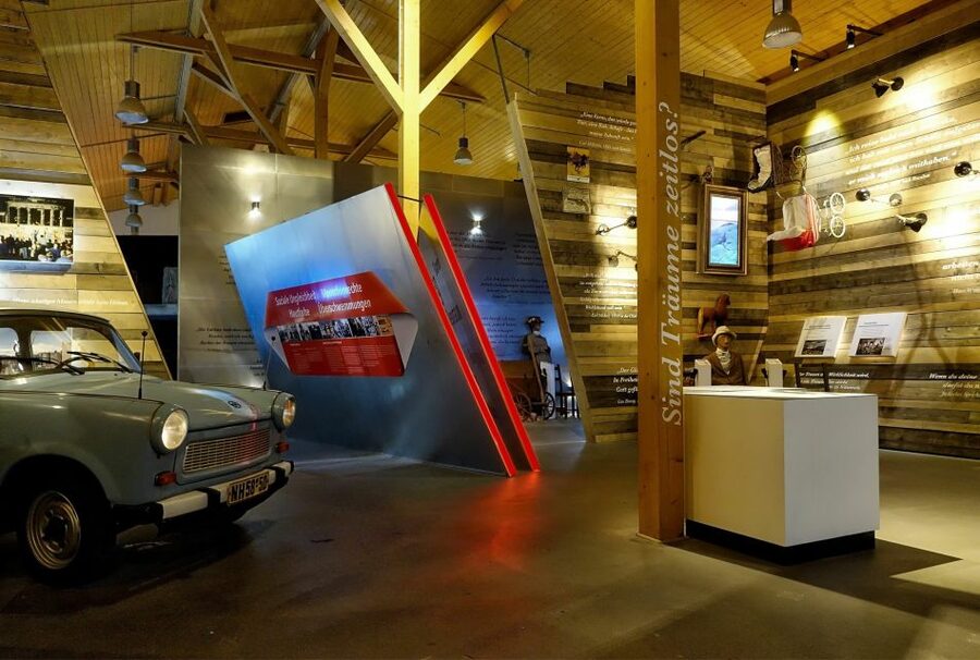 Hamburg: Emigration Museum BallinStadt Entry Ticket - Researching Your Own Family History