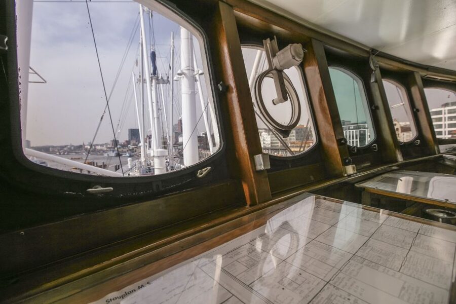 Hamburg: Entrance to the Museum Ship Cap San Diego - Start at Überseebrücke with Hamburg’s harbor at your feet