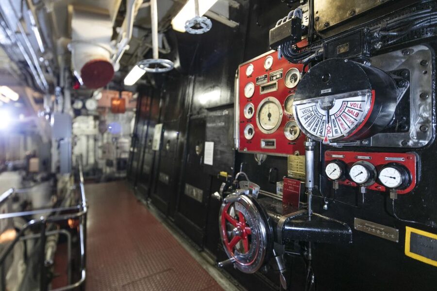 Hamburg: Entrance to the Museum Ship Cap San Diego - Hear the ship’s pulse in the engine room