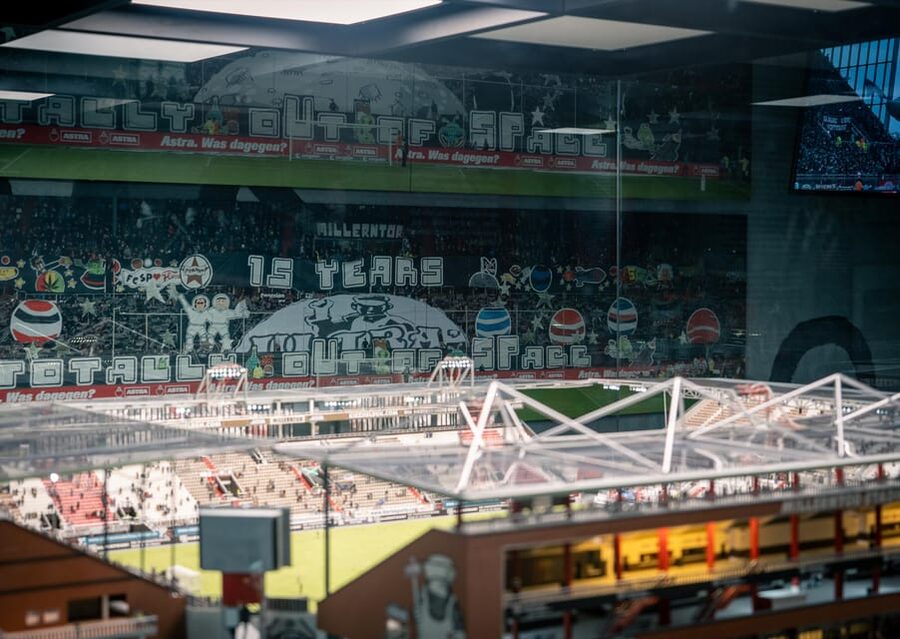 Hamburg: FC ST. PAULI-MUSEUM Entrance Ticket - The video projection room creates the strongest moment