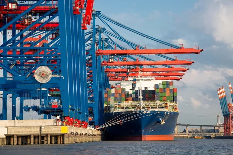 Hamburg: Guided Grand Harbor Sightseeing Cruise by Ship - Container ships, cruise liners, and Blohm + Voss