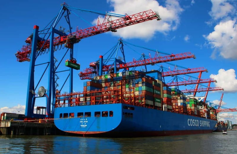 Hamburg: Guided Grand Harbor Sightseeing Cruise by Ship - What the German commentary adds