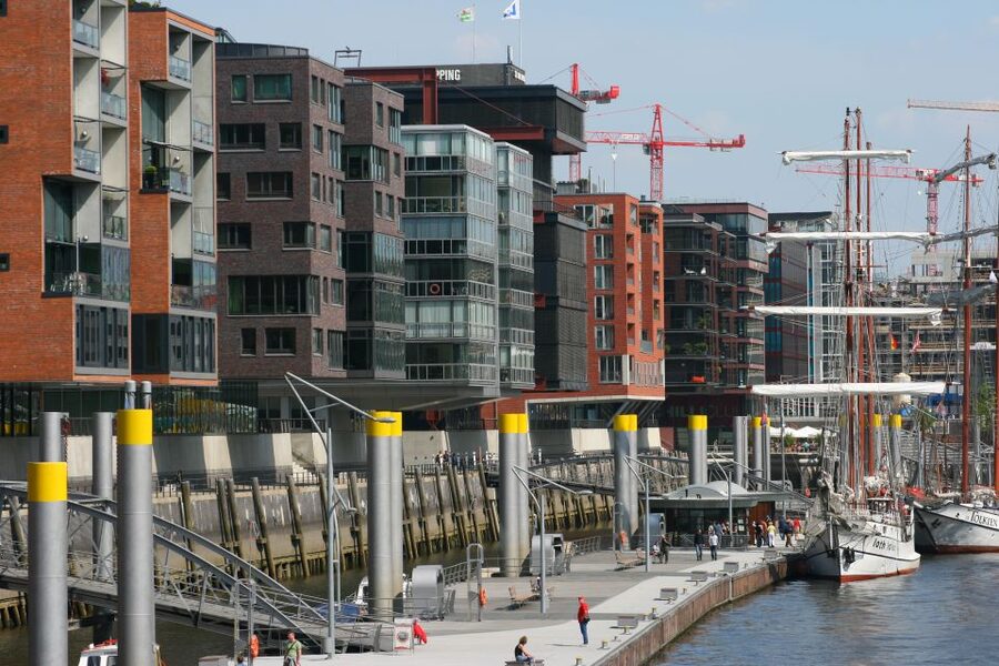 Hamburg: Guided Port Walk for Families - Walking through Speicherstadt’s canals