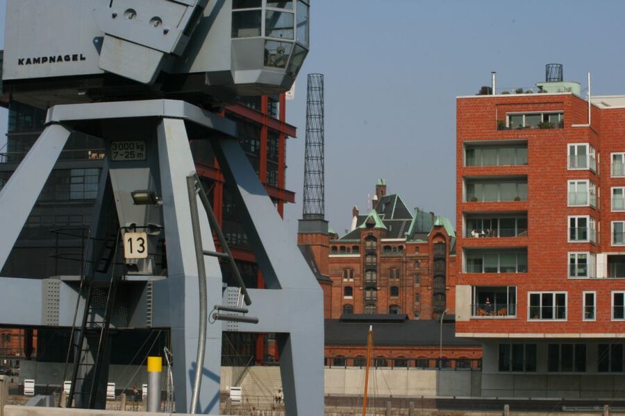 Hamburg: Guided Port Walk for Families - Weather, clothing, and family comfort