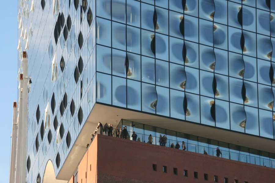 Hamburg: Guided Walking Tour - Alsterarkaden and Jungfernstieg: Hamburg’s polished center