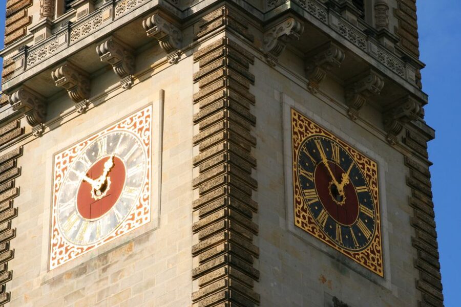 Hamburg: Guided Walking Tour - Trostbrücke and St. Nikolai Memorial