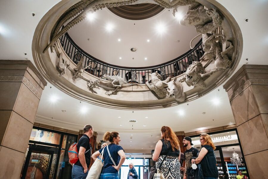 Hamburg: Guided Walking Tour for Magic Fans - A magic-themed start at Hamburg Town Hall
