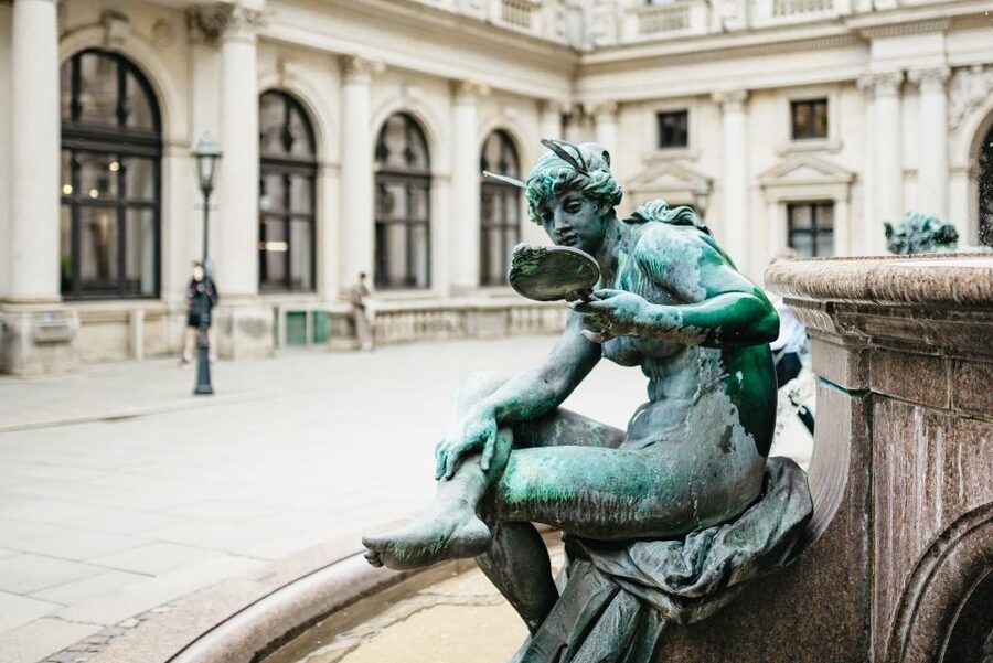Hamburg: Guided Walking Tour for Magic Fans - How the guide shapes the experience