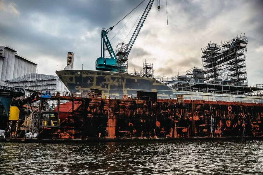 Hamburg: Harbor Cruise - German commentary and how to get the most from it
