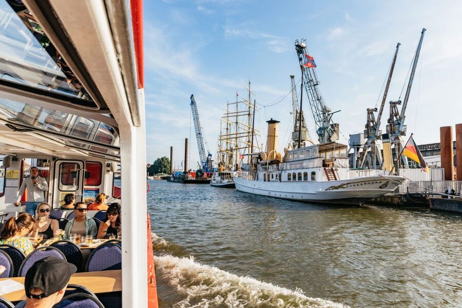 Hamburg: Harbor Cruise with Wine and Cheese - Speicherstadt and the tide question