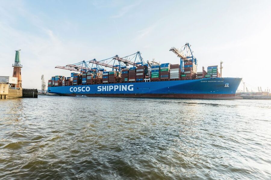 Hamburg: Harbor Cruise with Wine and Cheese - The boat atmosphere and service