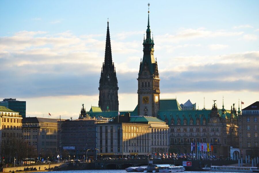 Hamburg: Hop-On Hop-Off Bus Tour Family Ticket - Outer Alster and the final stops