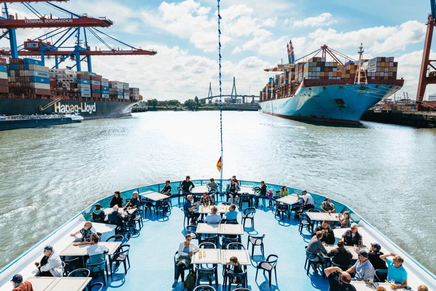 Hamburg: Hop-On Hop-Off Bus with Alster or Harbor Cruise - A useful first look at Hamburg in 90 minutes