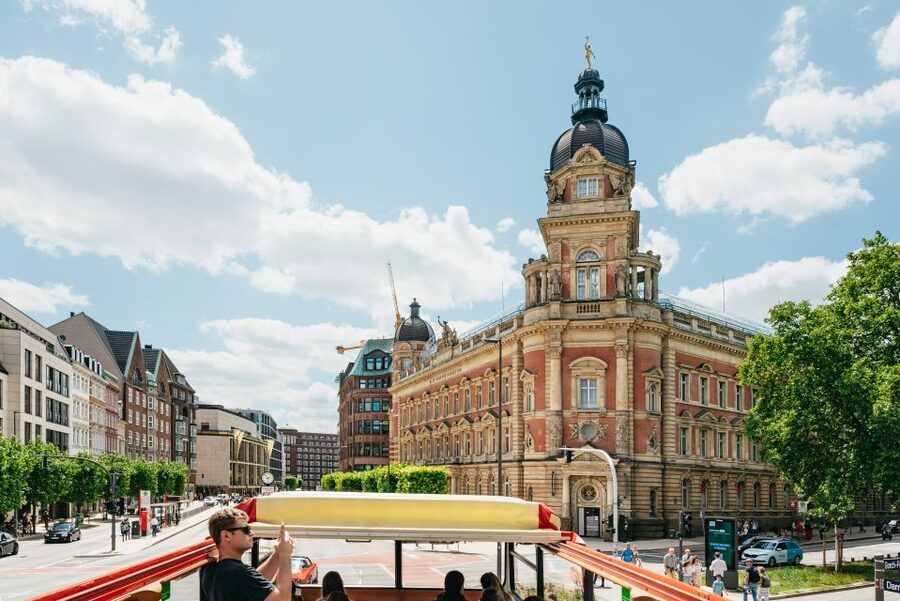 Hamburg: Hop-On Hop-Off Bus with Alster or Harbor Cruise - Speicherstadt and Kontorhausviertel
