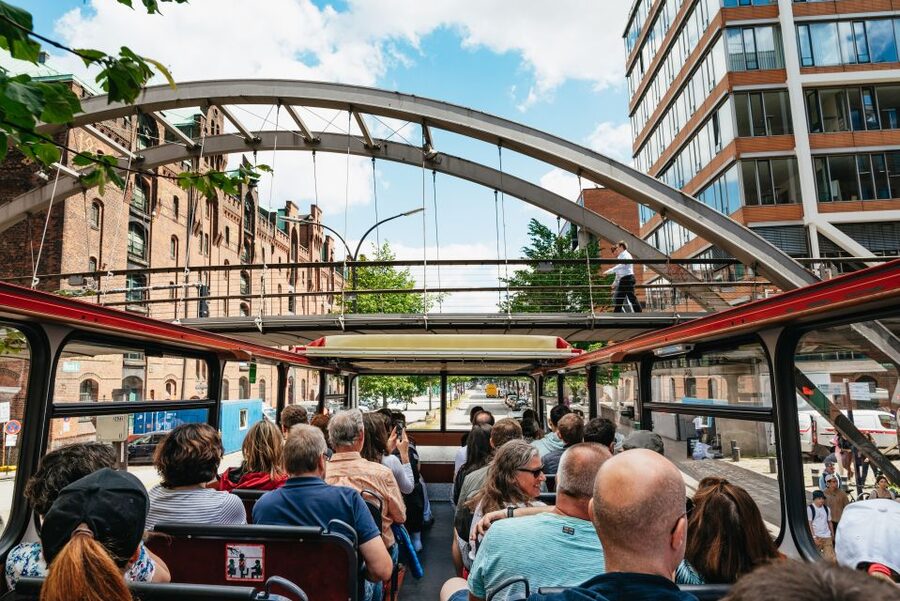 Hamburg: Hop-On Hop-Off Bus with Alster or Harbor Cruise - Town Hall, Großer Burstah, St. Michael’s, and Reeperbahn