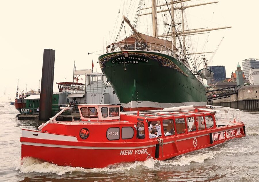 Hamburg: Hop-On Hop-Off Harbor Cruise with Commentary - A 90-minute route through Hamburg’s working harbor