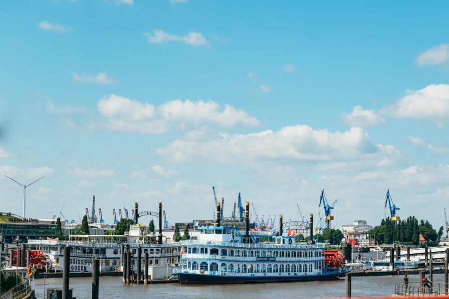 Hamburg: Line A Sightseeing Hop-On Hop-Off Bus Tour - Holzdamm and the Alster villa district