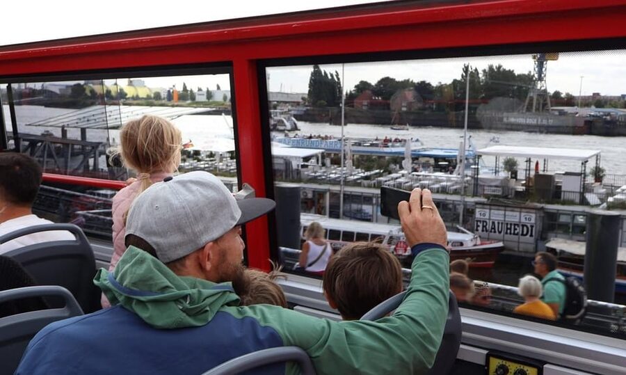 Hamburg: Line C Sightseeing Hop-On Hop-Off Bus Tour - Key points to know before boarding