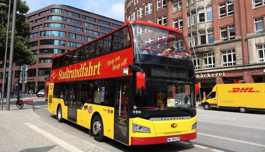 Hamburg: Line C Sightseeing Hop-On Hop-Off Bus Tour - From the Alster Lakes to Jungfernstieg