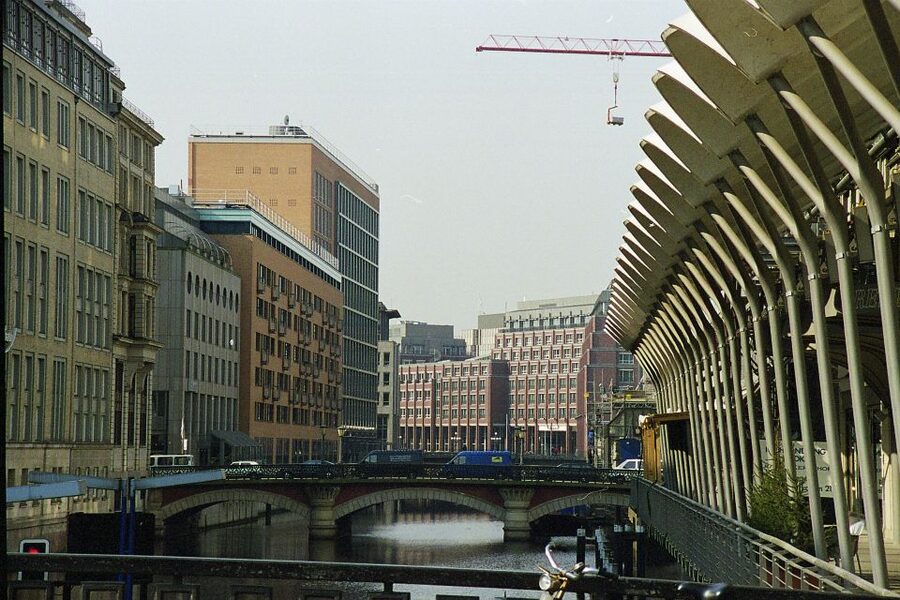 Hamburg: Line F Hop-On Hop-Off Bus and Boat Tour - St. Pauli Piers and the harbor edge